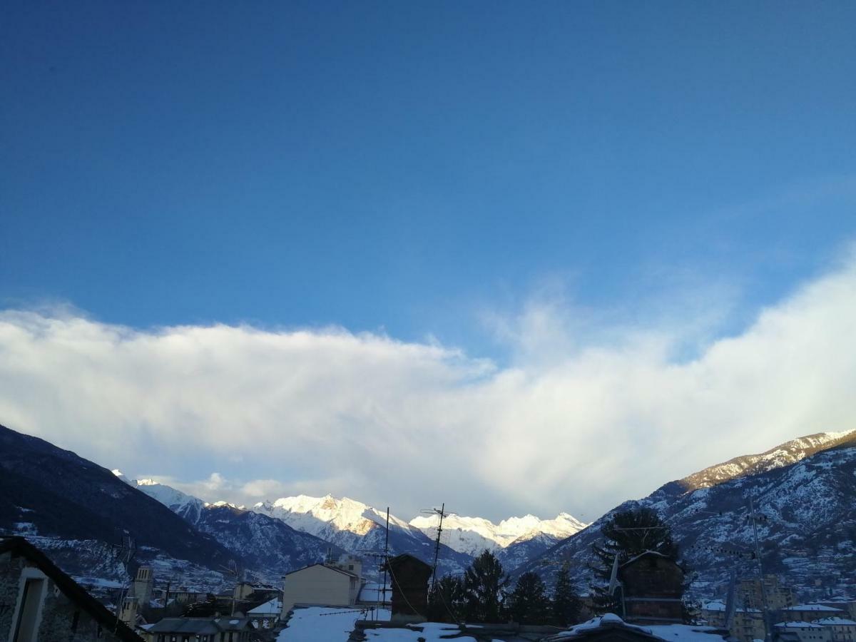 Appartamento Nel Centro Storico Di Aosta Con Vista Sui Ghiacciai Exterior foto